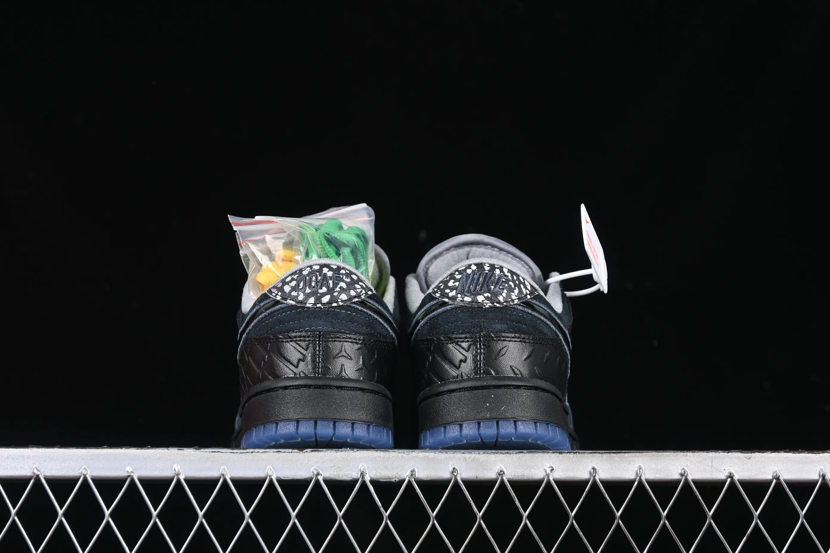 All categories Nk SB Dunk Series Nk SB Dunk Low low-top sneakers Division Street x Nk Dunk Low "Oregon Black" Oregon hidden color low-top casual sneakers HV1470-001